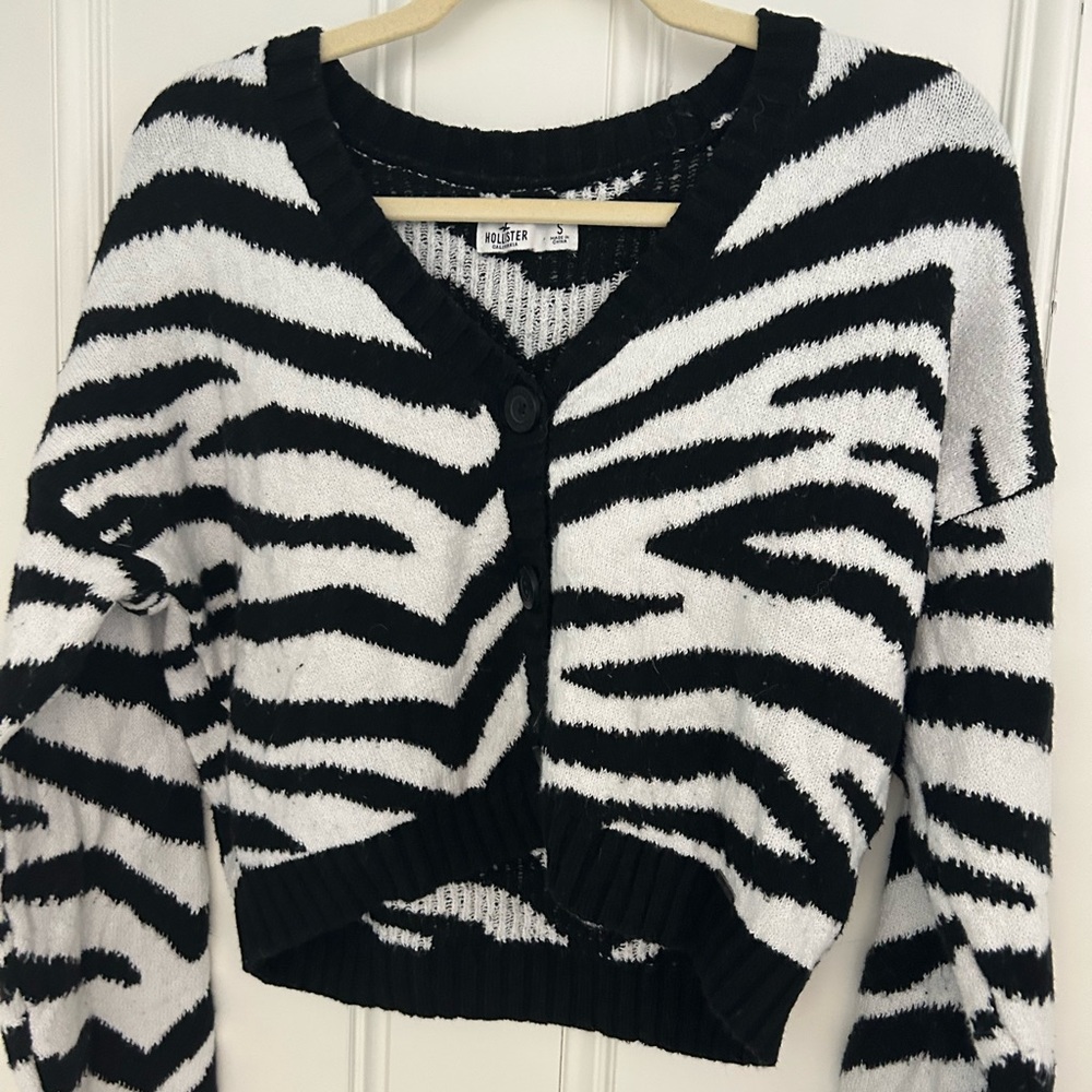 Hollister oversized cropped zebra print sweater